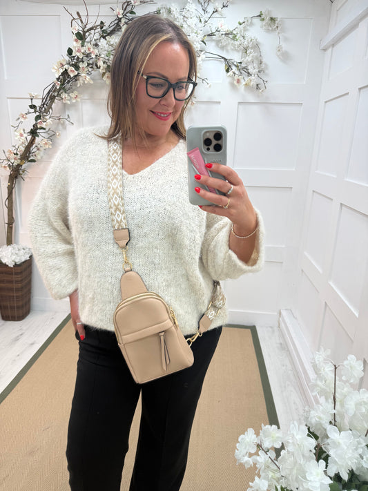 Sonia: Beige crossbody satchel bag.
