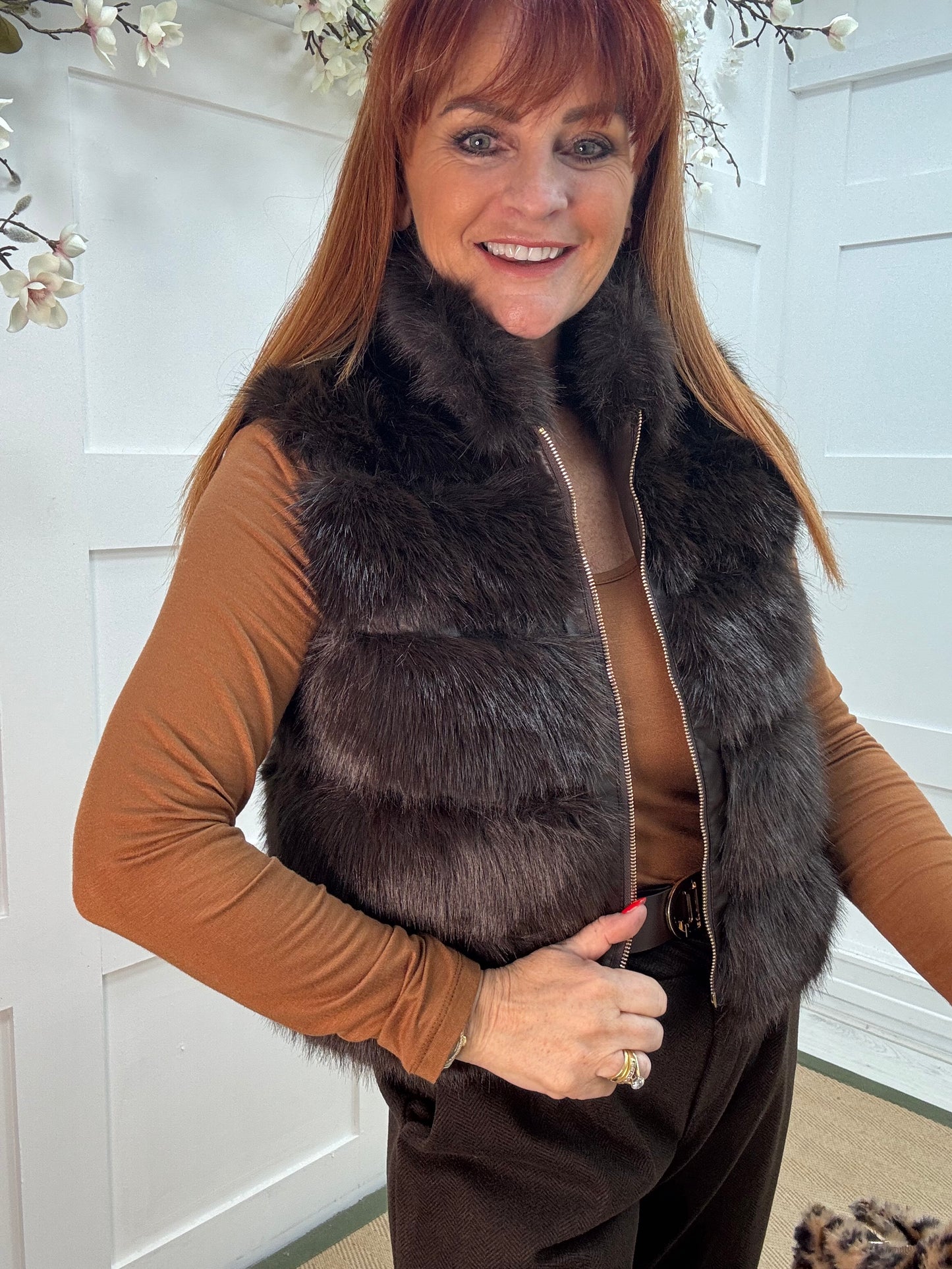 Kizzy: Brown zip up faux fur gilet. One size 8-16