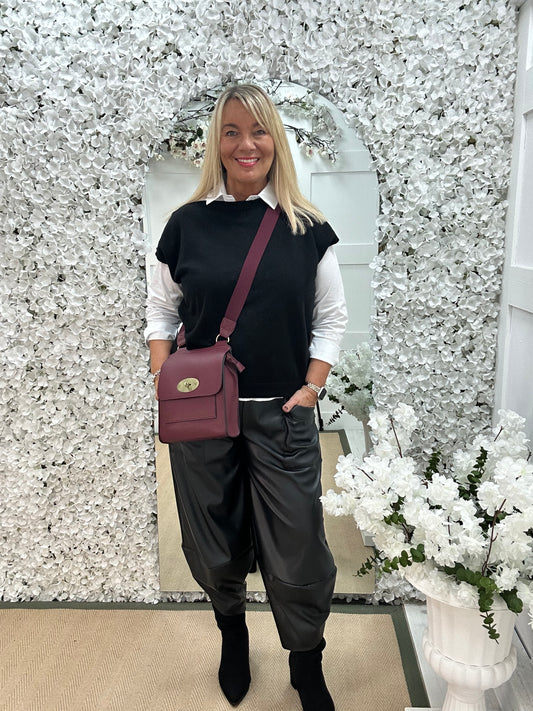 Lavina: Black shirt layered knit. One Size: 10-18