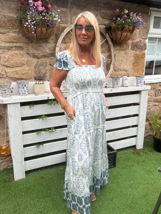 Anya: Printed short sleeve shirred maxi dress. One size: 8-16