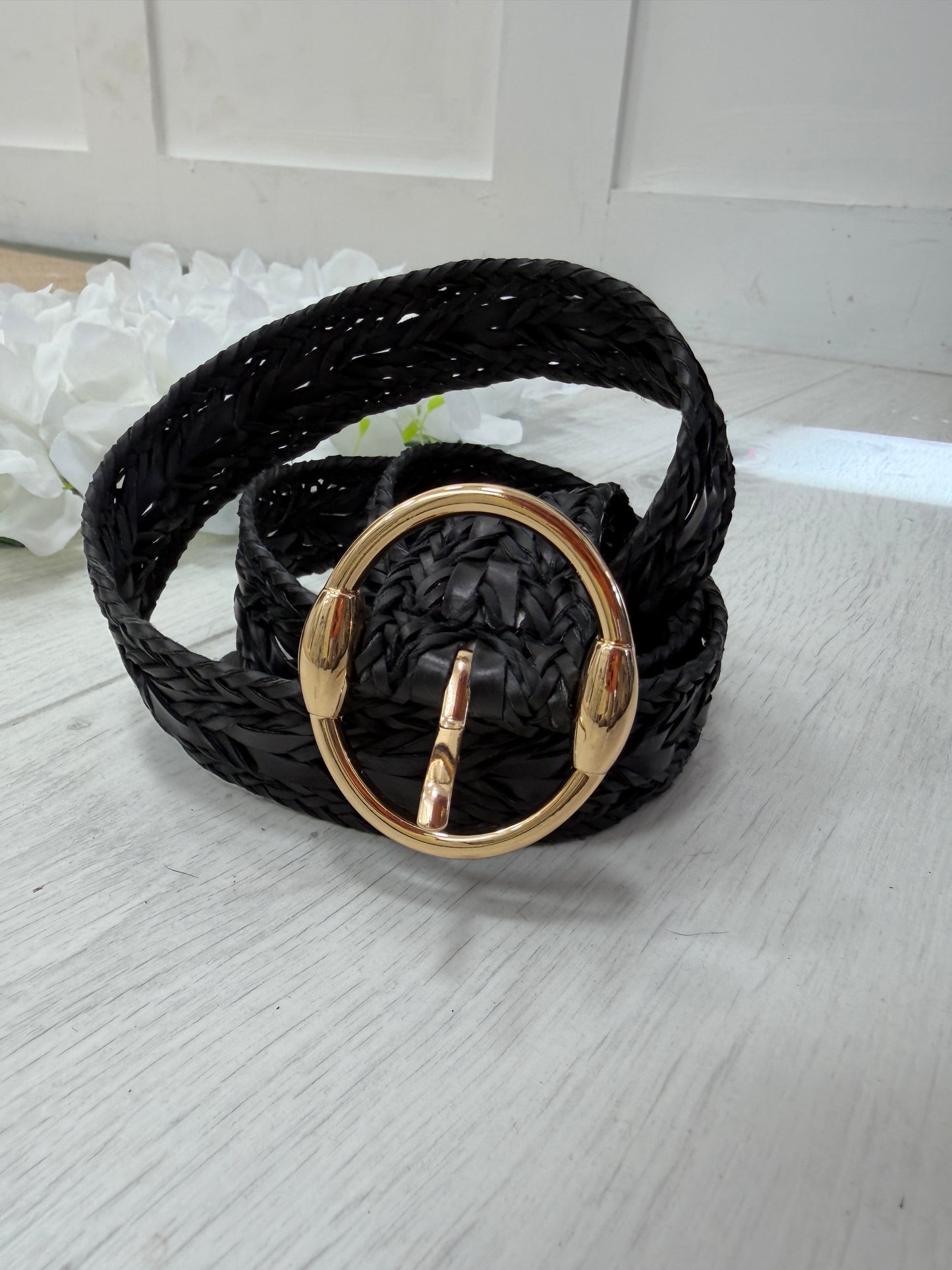 Willow: Black round buckle weave belt. One size: 8-20