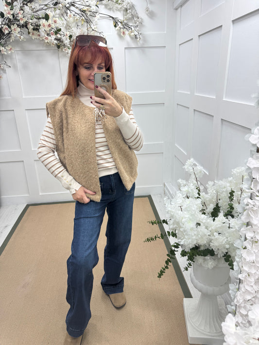 Nadia: Sand plain pocket waistcoat. One size: 12-18