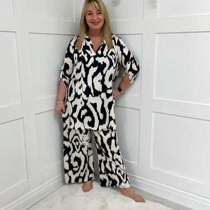 Hayley: 2 piece stretchy trouser suit. One size 14-22