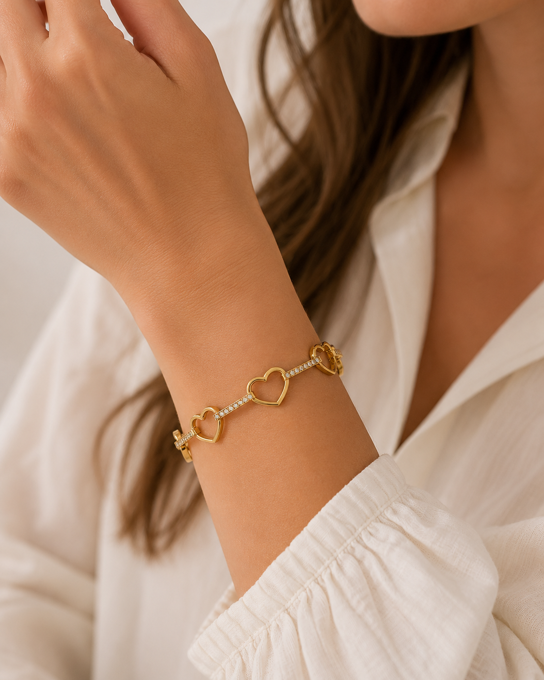 L’amour: 18K gold plated cz heart bracelet