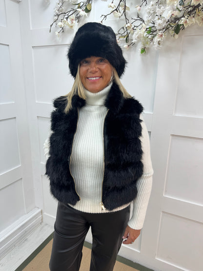 Kizzy: Black zip up faux fur gilet. One size 8-16