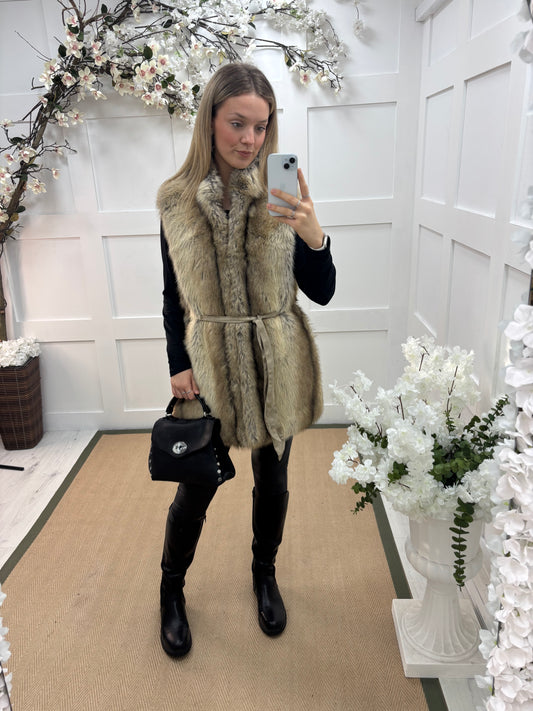 Kaya: Brown faux fur gilet. One size 10-16