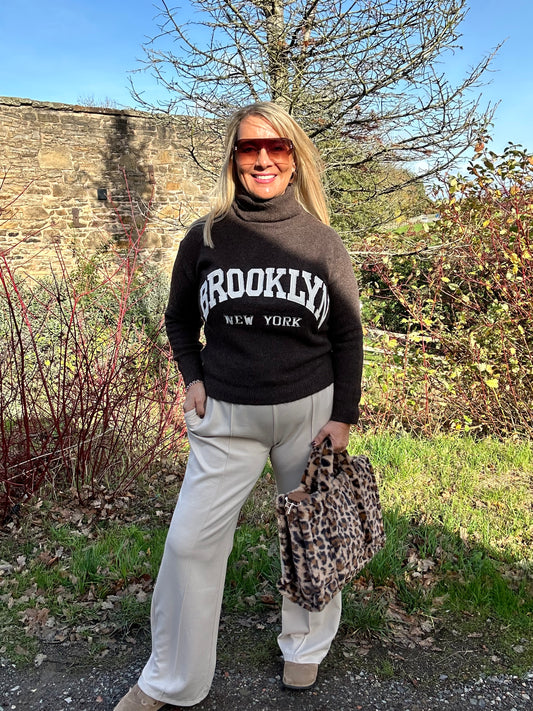 Kella: Brown Brooklyn knitted jumper. One size 12-18