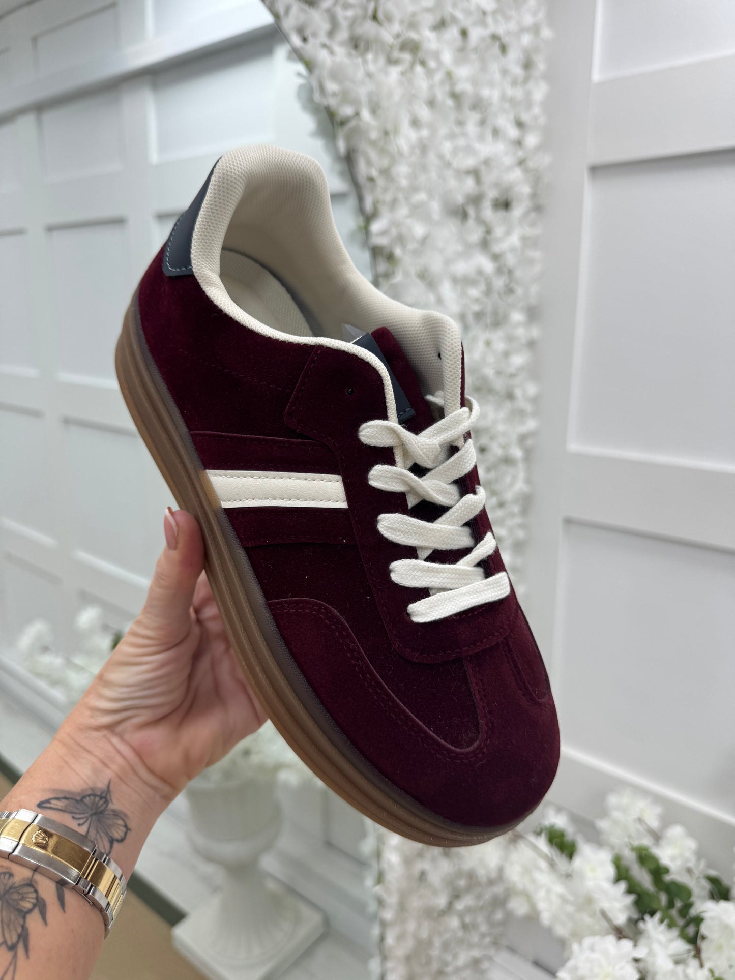Noa: Burgundy trainers with white stripe. Sizes: 3-8