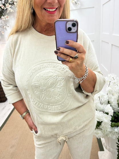 Vida: Cream velour embossed top. One size: 12-18