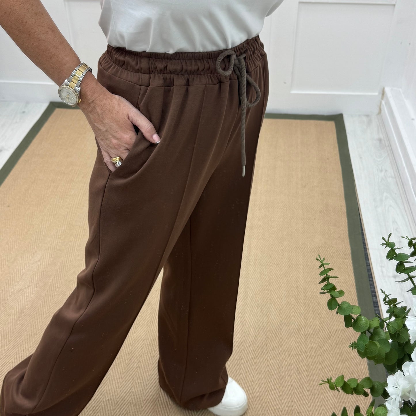 Trudy: Brown stretchy wide leg pocket trousers. 2 sizes