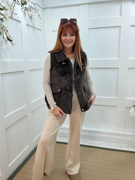 Nala: Brown faux fur pocket waistcoat. One size: 12-16