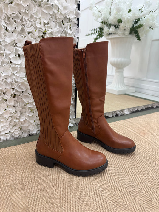Trova: Tan stretchy knee high boots. Sizes 3-8