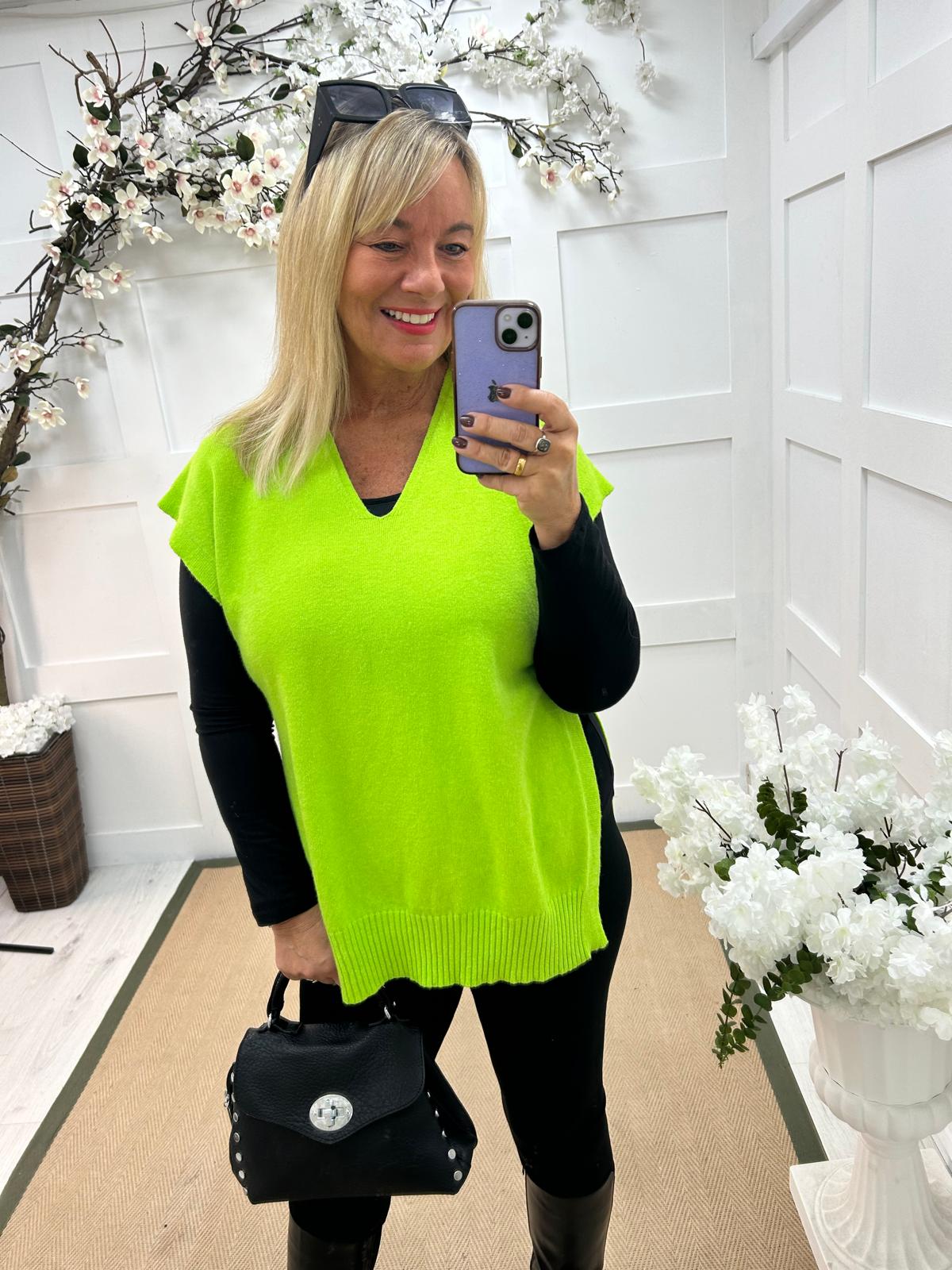 Phoenix: Green button knit top. One size: 14-20