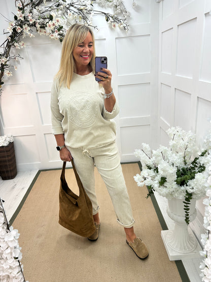 Vida: Cream velour embossed top. One size: 12-18