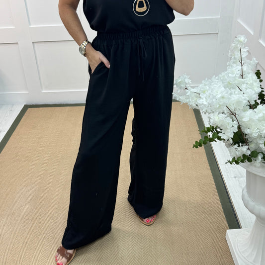 Esme: Black pocket wide leg trousers. One size: 12-20