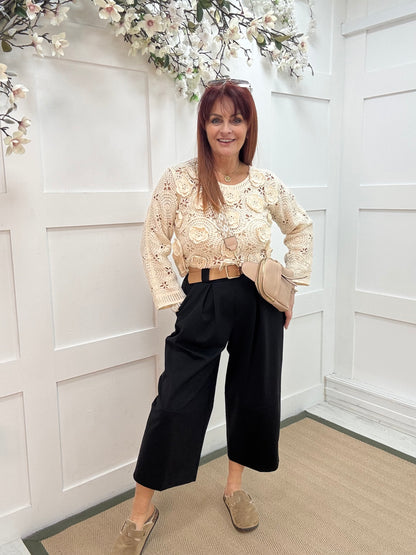 Ginny: Black belted 3/4 barrel trousers . One size 10-16