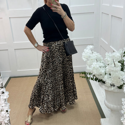 Hallie: Leopard pleated maxi skirt. One size: 10-16
