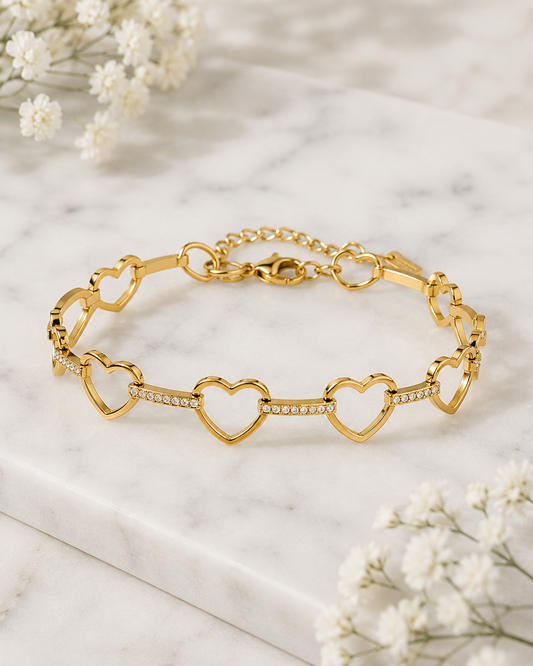 L’amour: 18K gold plated cz heart bracelet