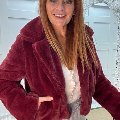 Paula: Burgundy short faux fur jacket . One size 10-16