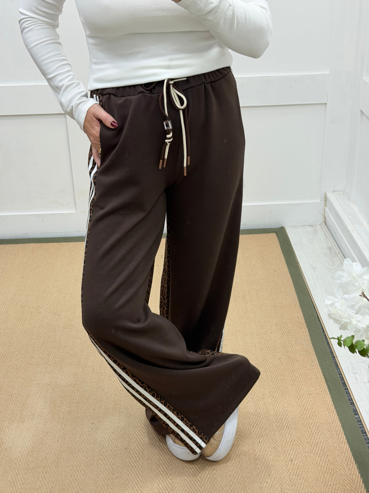 Lucy: Leopard print stretchy sports trousers. One size: 10-16. 2 colours