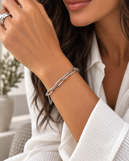 Julia: 18K gold plated paper link bracelet