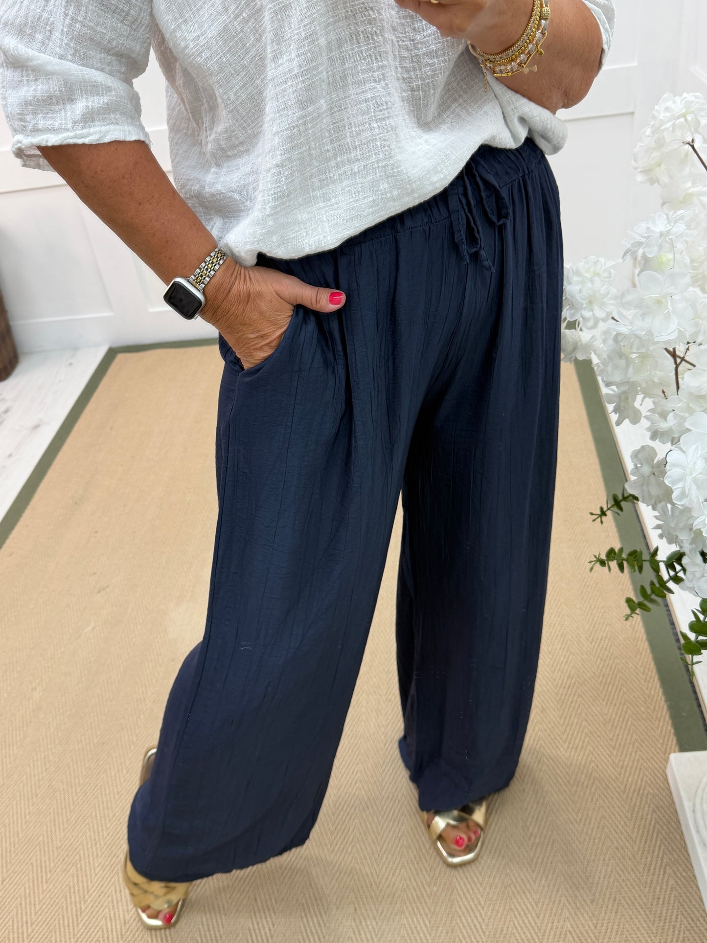 Cathy: Stretchy crinkle wide leg pocket trousers. One size: 10-16. 4 colours