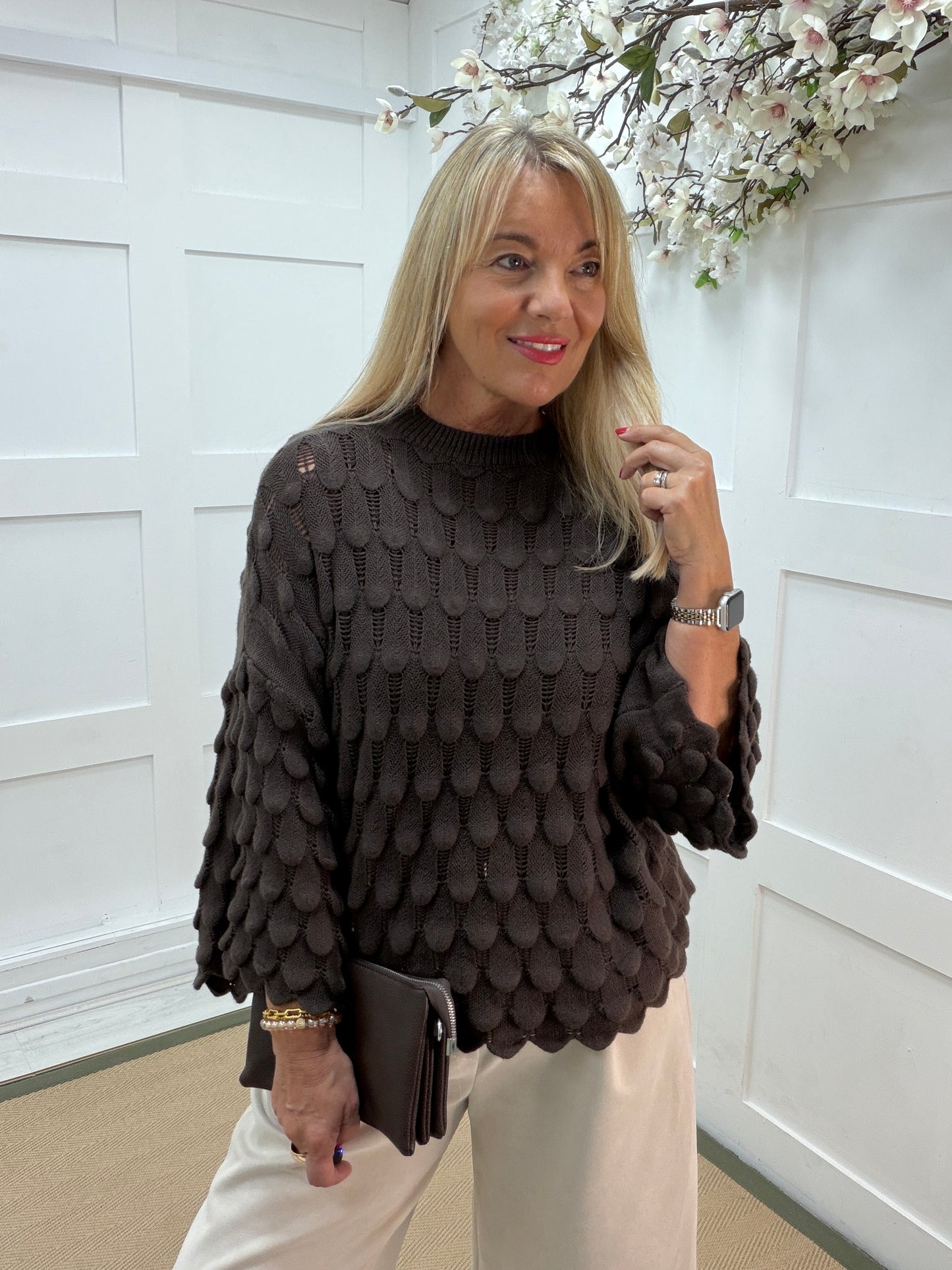Tessy: Fluted sleeve teardrop top. One size: 12-16