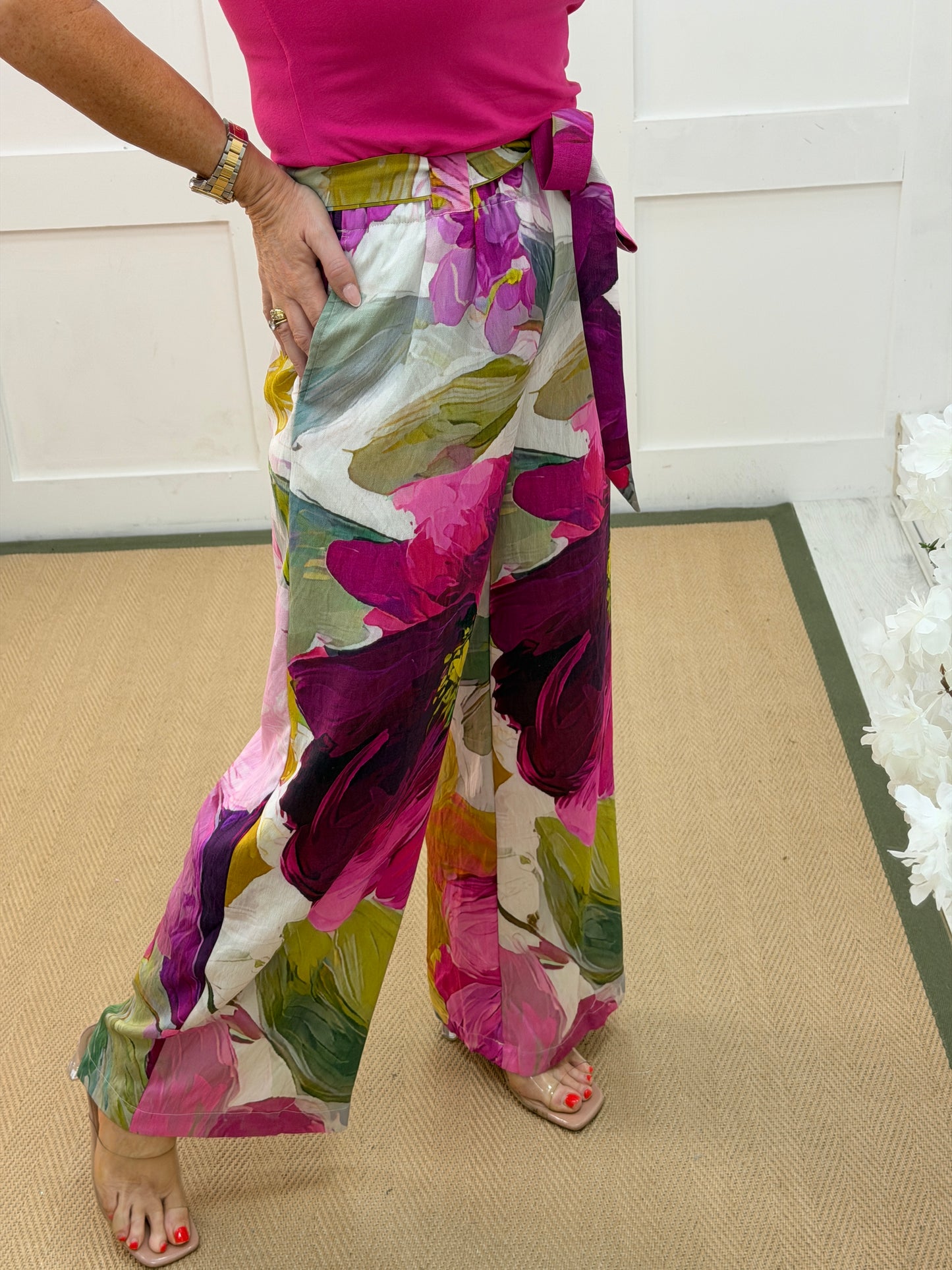 Serena: Multicoloured floral belted trousers. 4 sizes.