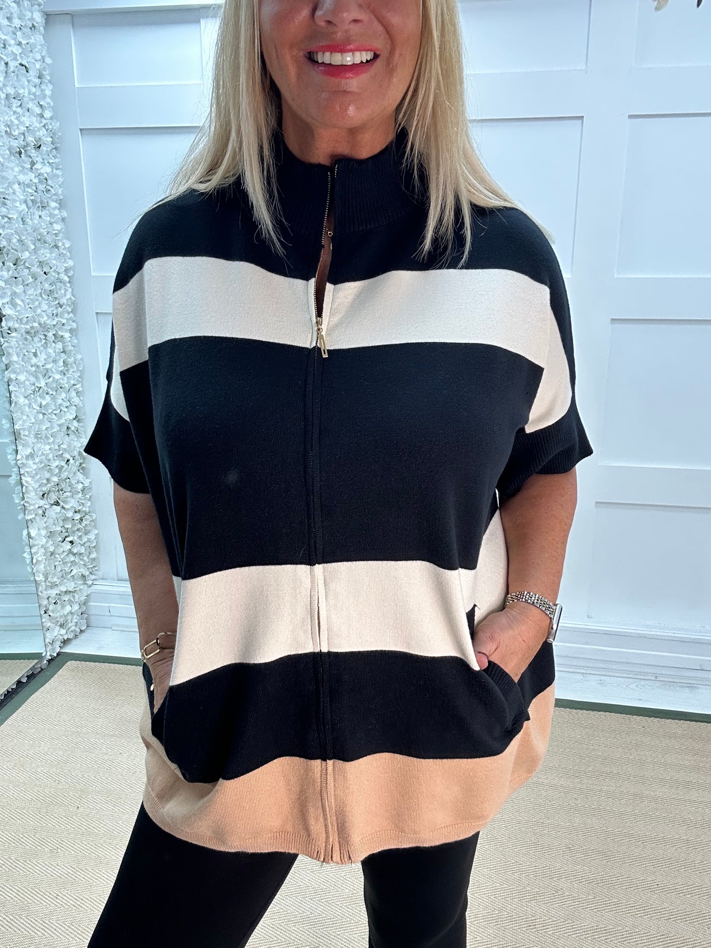 Asha: Block colour cardigan. One size: 16-24