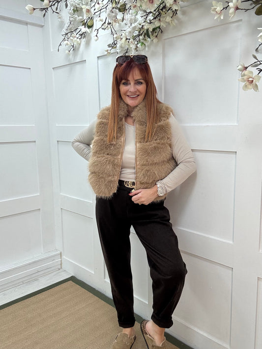 Kizzy: Camel zip up faux fur gilet. One size 8-16
