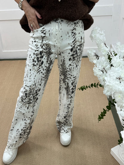 Libby: White & brown patterned jeans. Sizes: 10-20