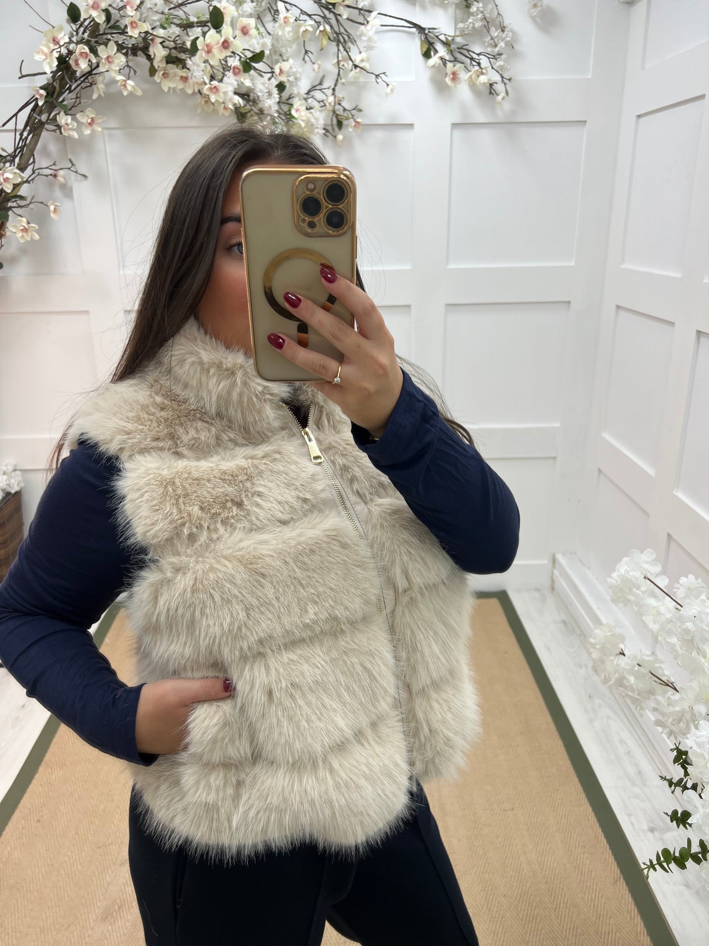 Kizzy: Cream zip up faux fur gilet. One size 8-14