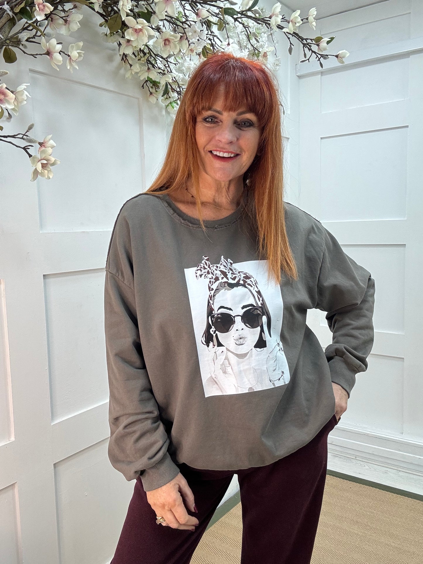 Indi: Taupe graphic print sweatshirt. One size: 12-18