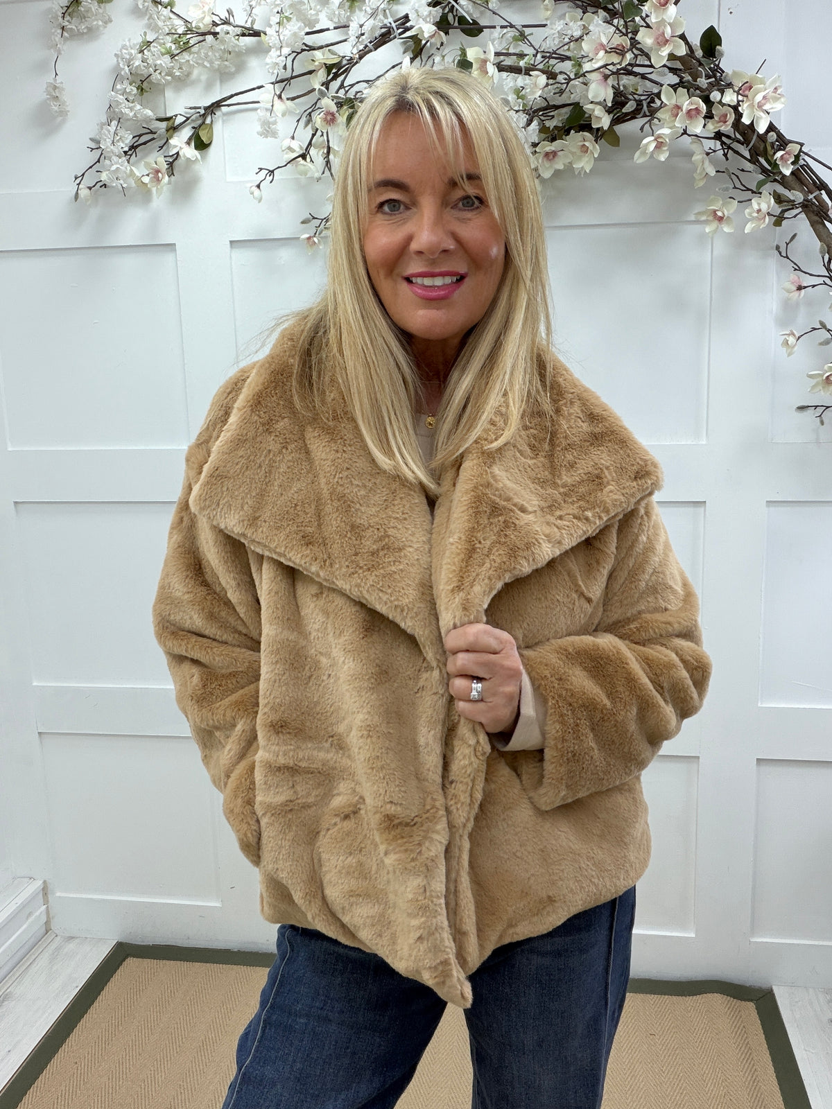 Finty: Camel faux fur jacket. One size 14-20