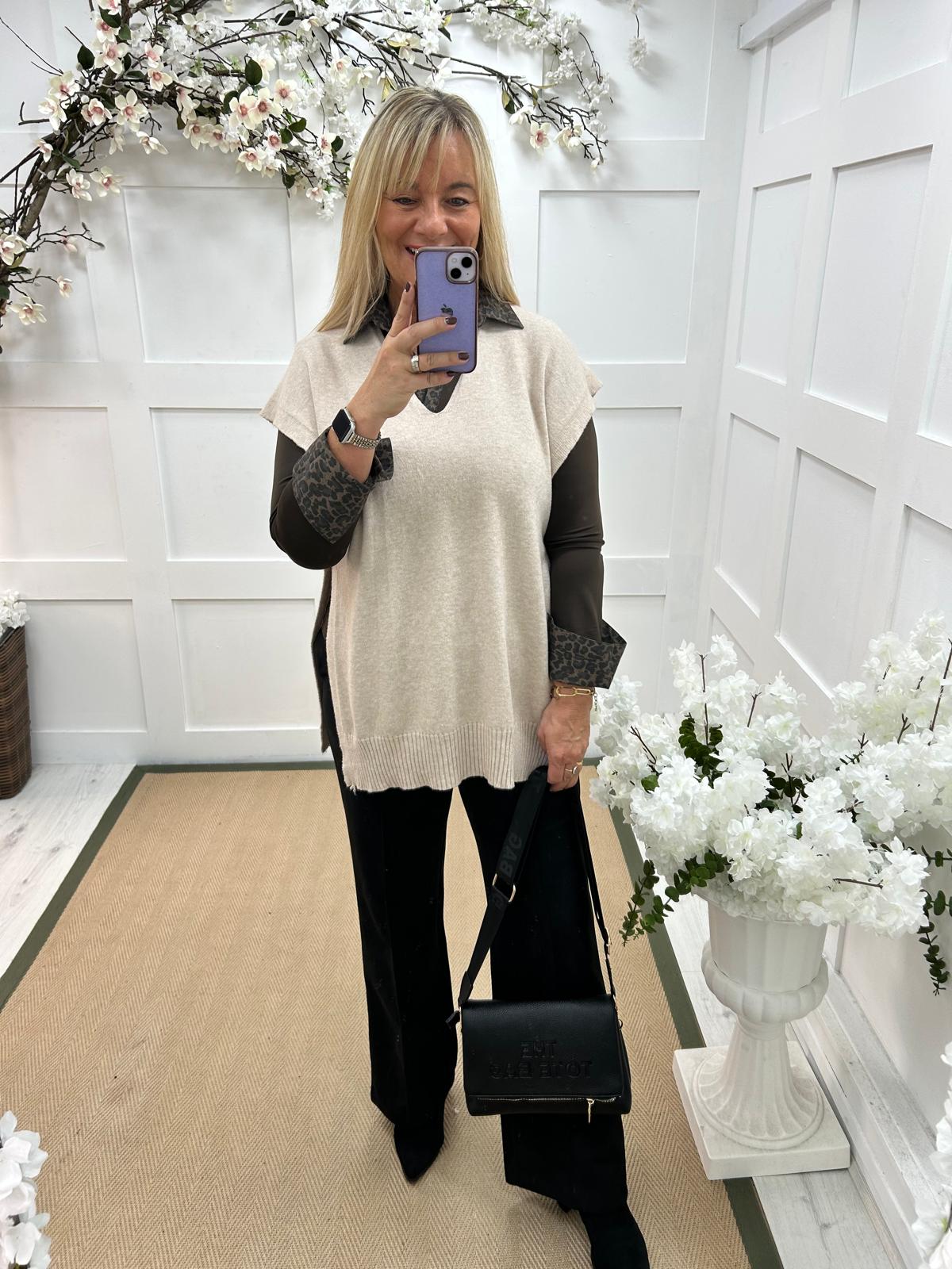 Phoenix: Beige button knit top. One size: 14-20