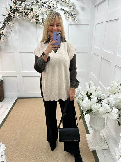 Phoenix: Beige button knit top. One size: 14-20