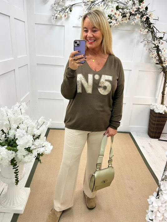 Cass: Brown V neck diamanté No5 knit top. One size: 14-20