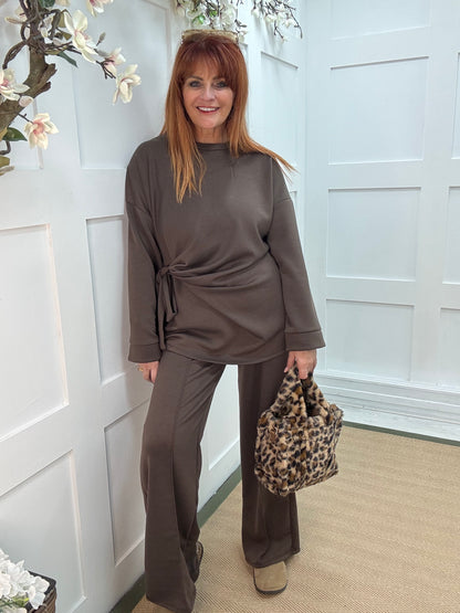 Piper: Brown loungewear set. One size: 14 - 20