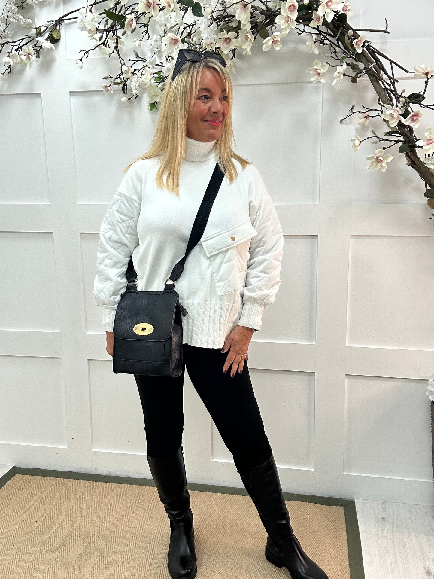 Harlo: White quilted sleeve neck top. One Sz: 12-18