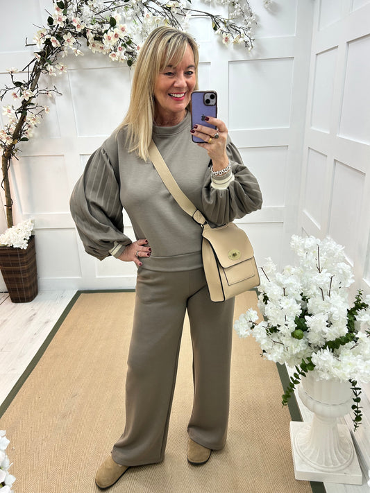 Luanne: Mocha pleated sleeve 2 piece loungewear set. One size: 10-16