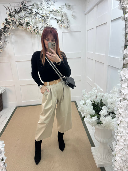 Ginny: Cream belted 3/4 barrel trousers . One size 10-16