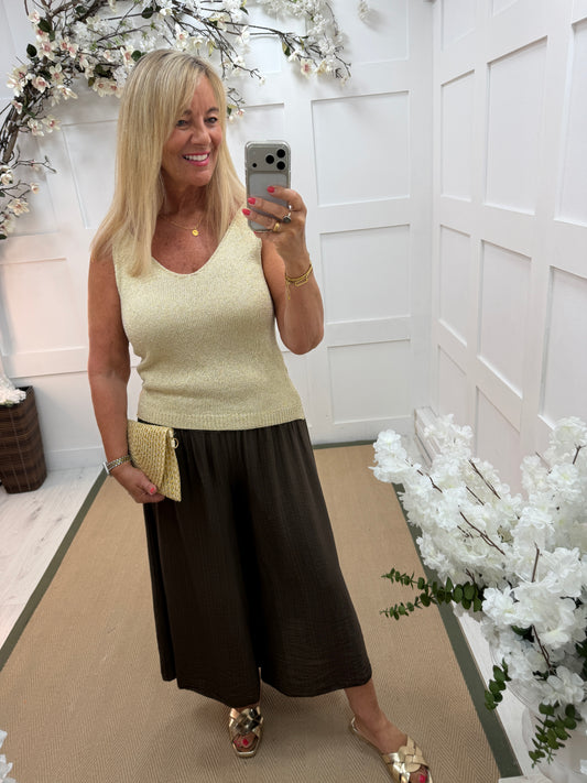 Cleo: Elasticated wide leg culotte trousers. One size: 12-18. 3 colours
