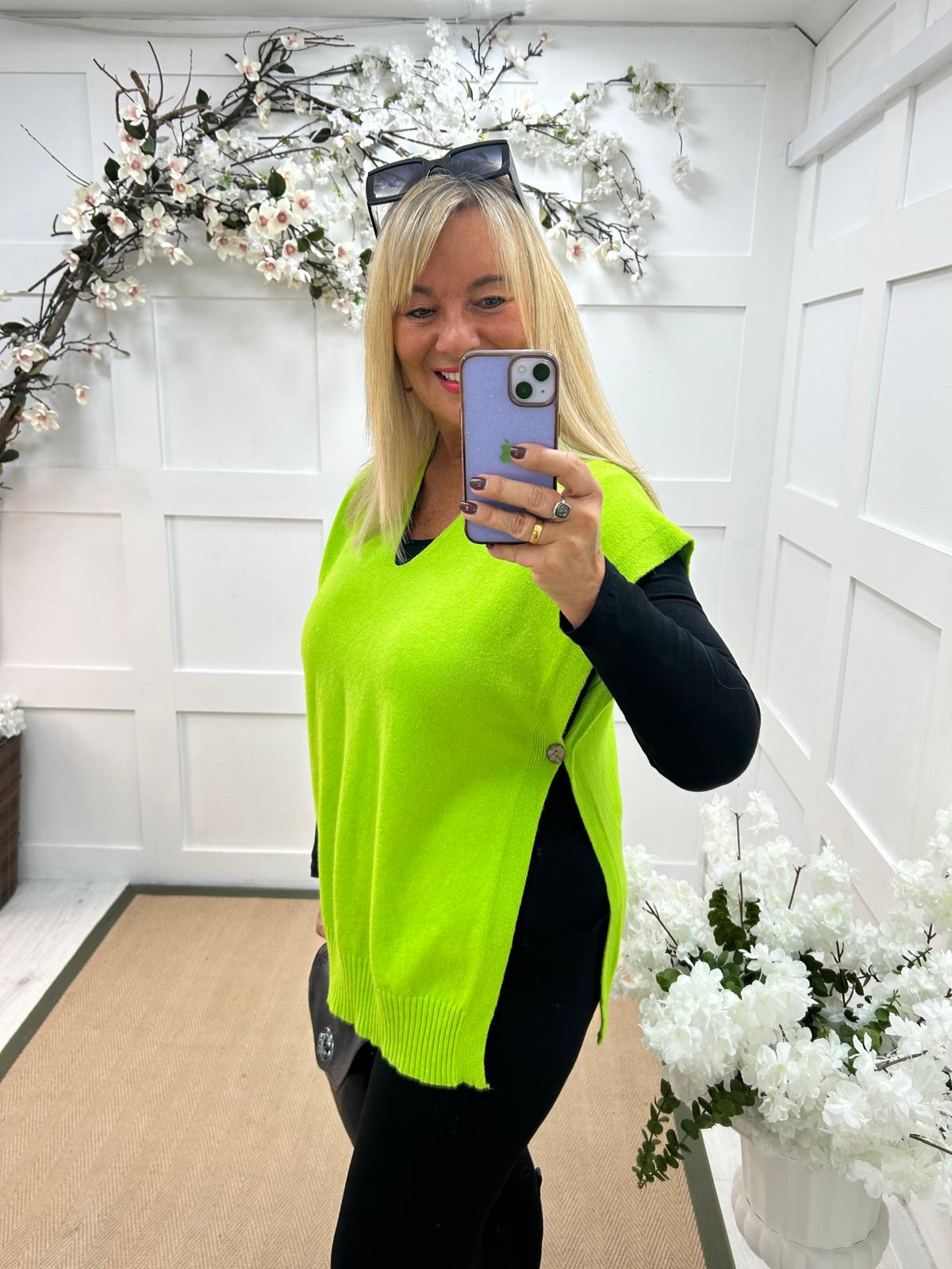 Phoenix: Green button knit top. One size: 14-20