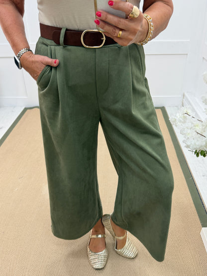 Danica: Stretchy 3/4 wide leg belted trousers. One size: 10-16. 3 colours