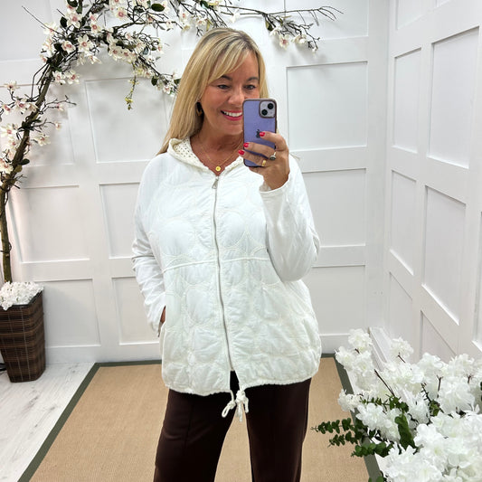Malin: Winter white quilted hooded jacket. One size: 12-20