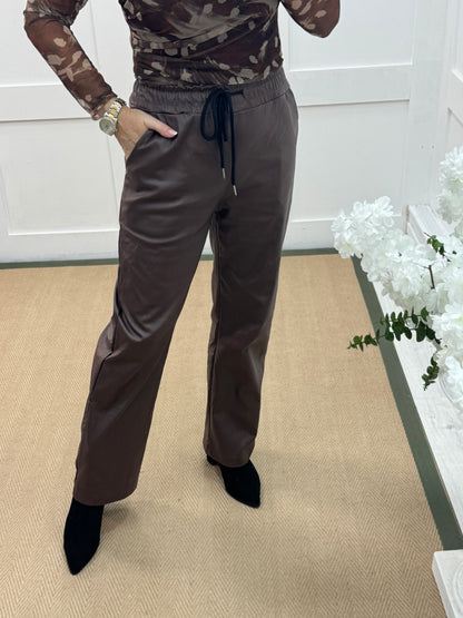 Quinn: Brown faux leather trousers. One size: 10-14
