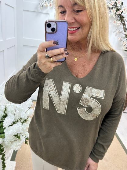 Cass: Brown V neck diamanté No5 knit top. One size: 14-20