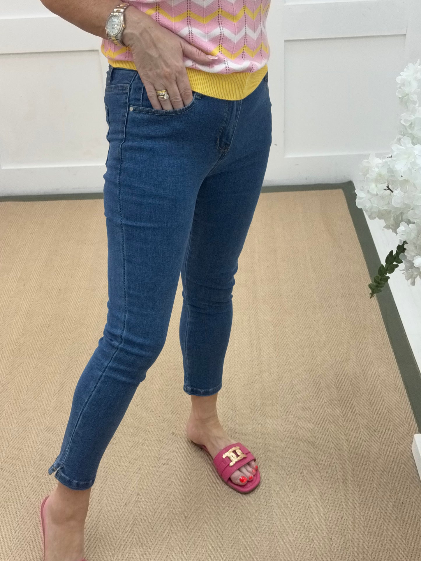 Rowan: Dark blue skinny fit jeans. Sizes: 8-16