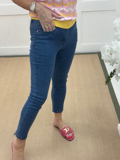 Rowan: Dark blue skinny fit jeans. Sizes: 8-16