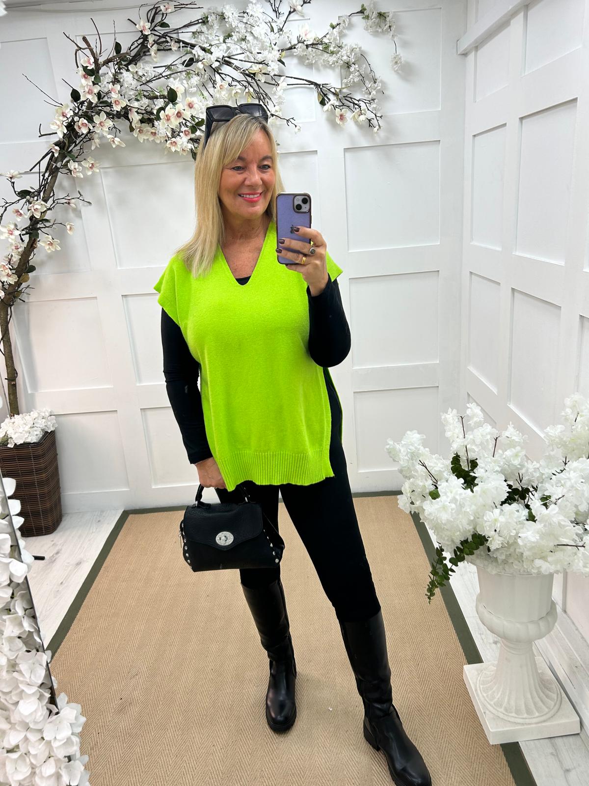 Phoenix: Green button knit top. One size: 14-20